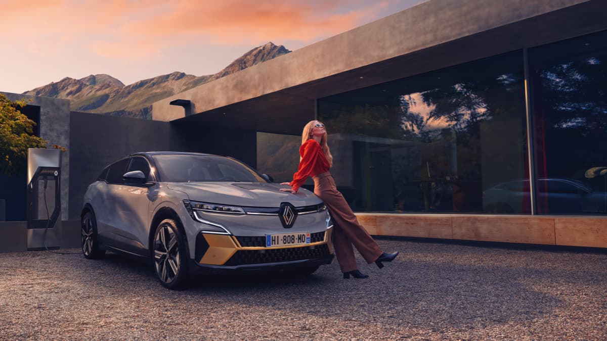  Renault MGANE E-Tech electric thuis laden